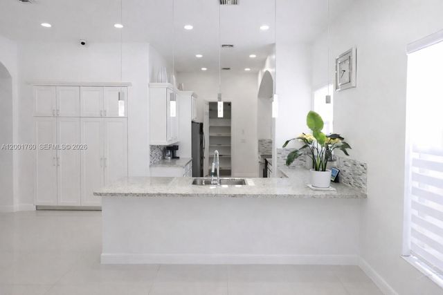 8537 NW 39th Ct, Cooper City, FL 33024