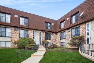 160 S WATERS EDGE Drive 202, Glendale Heights, IL 60139