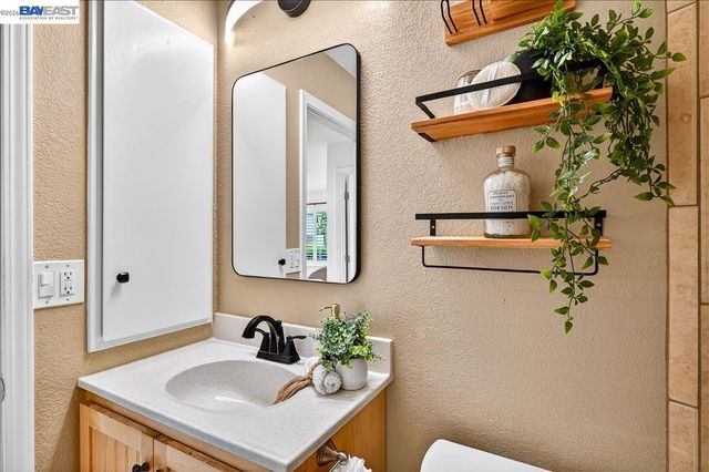 1939 De Vaca Way, Livermore, CA 94550