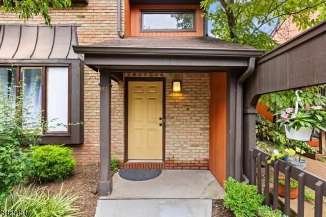142 Riverbend Dr, North Brunswick Twp., NJ 08902