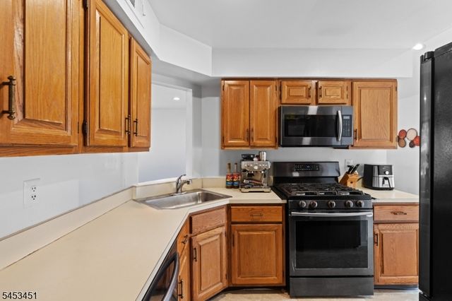 142 Riverbend Dr, North Brunswick Twp., NJ 08902