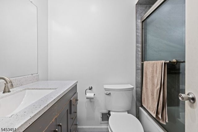 142 Riverbend Dr, North Brunswick Twp., NJ 08902