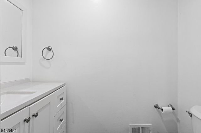142 Riverbend Dr, North Brunswick Twp., NJ 08902