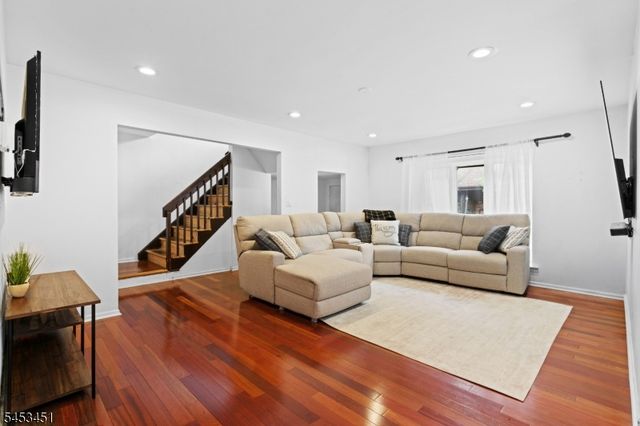 142 Riverbend Dr, North Brunswick Twp., NJ 08902