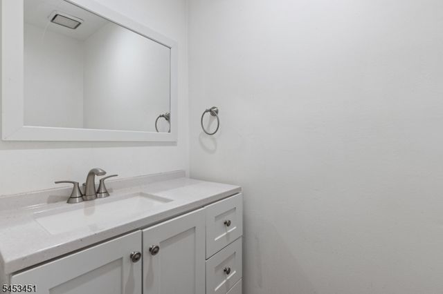 142 Riverbend Dr, North Brunswick Twp., NJ 08902