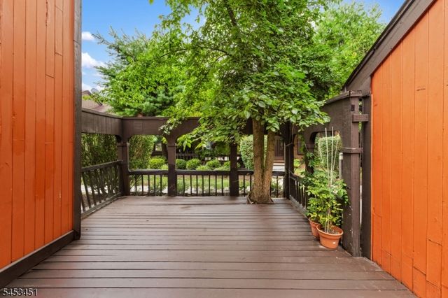 142 Riverbend Dr, North Brunswick Twp., NJ 08902