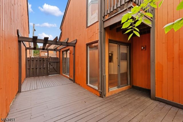 142 Riverbend Dr, North Brunswick Twp., NJ 08902