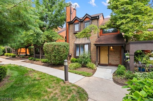 142 Riverbend Dr, North Brunswick Twp., NJ 08902