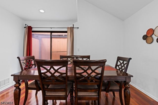 142 Riverbend Dr, North Brunswick Twp., NJ 08902