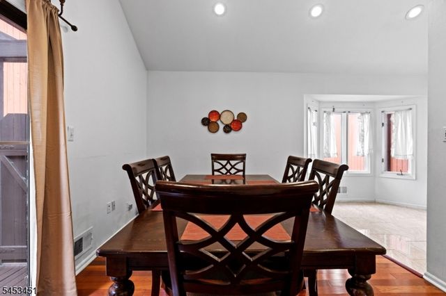 142 Riverbend Dr, North Brunswick Twp., NJ 08902