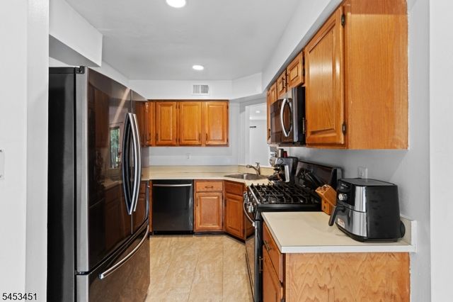 142 Riverbend Dr, North Brunswick Twp., NJ 08902