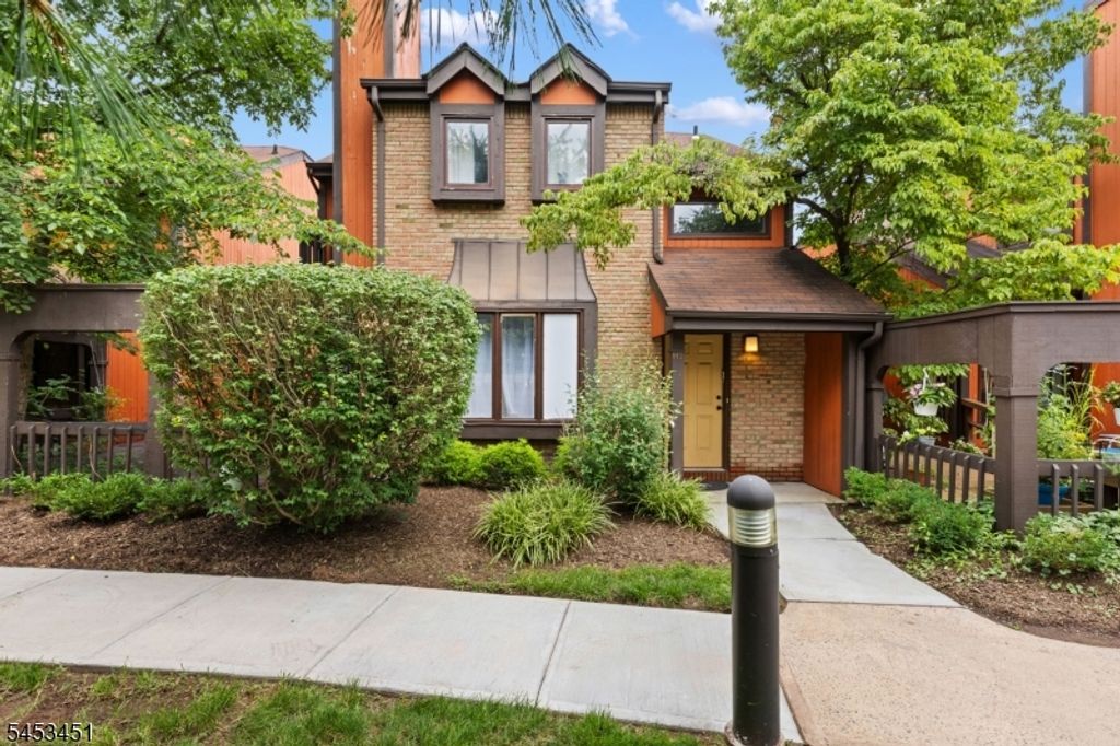 142 Riverbend Dr, North Brunswick Twp., NJ 08902