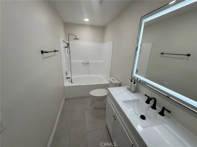 2892 Heller, Riverside, CA 92509