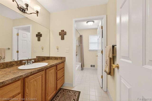 26974 Debiasi Drive, Romulus, MI 48174