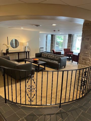 400 THAMES Parkway 2G, Park Ridge, IL 60068