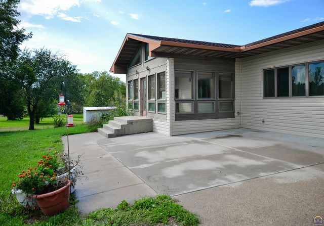 1212 Road 260, Emporia, KS 66801