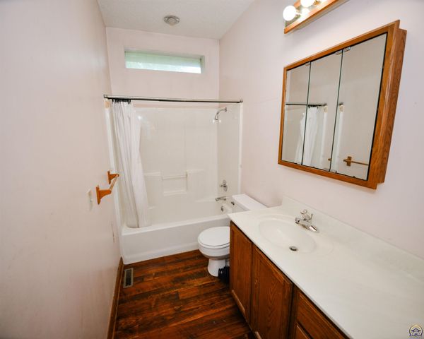 1212 Road 260, Emporia, KS 66801