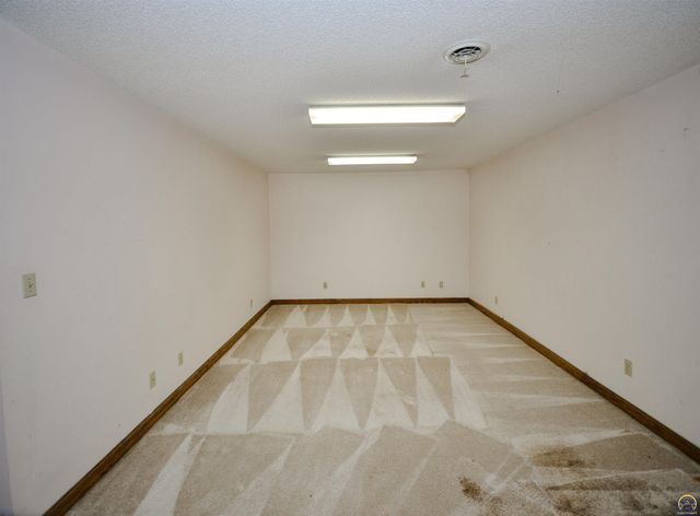 1212 Road 260, Emporia, KS 66801