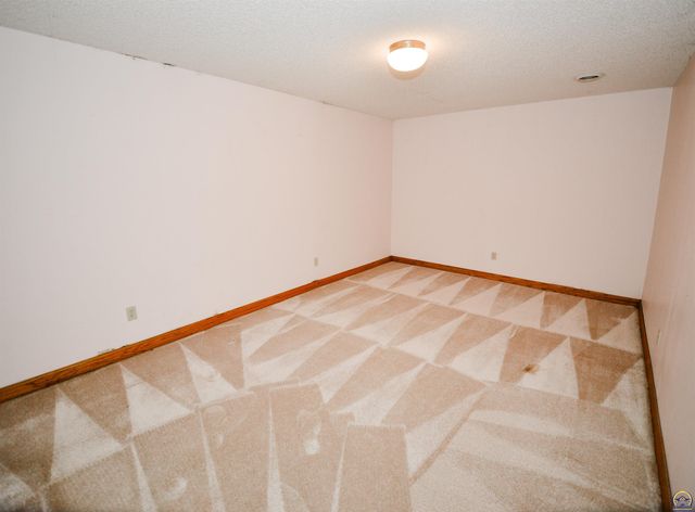 1212 Road 260, Emporia, KS 66801