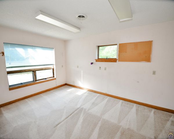 1212 Road 260, Emporia, KS 66801