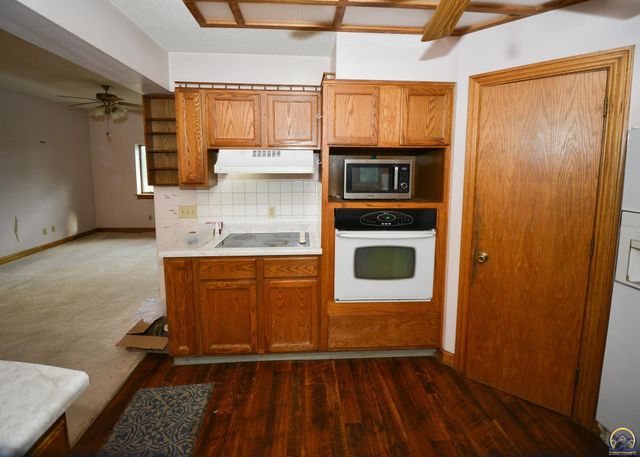 1212 Road 260, Emporia, KS 66801