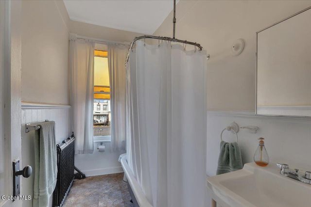 891 Madison Avenue, Albany, NY 12208