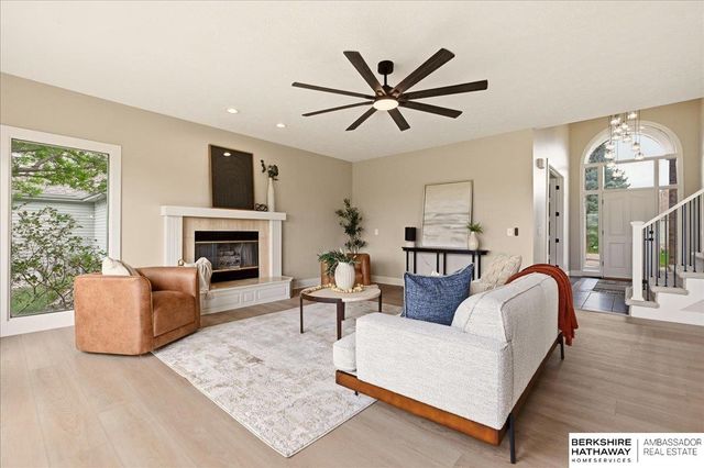 917 Killarney Drive, Papillion, NE 68046