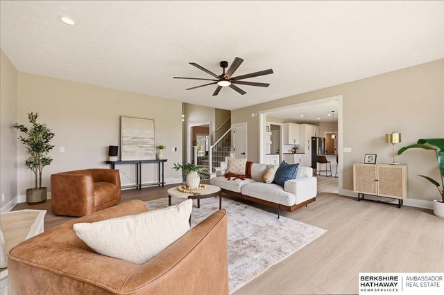 917 Killarney Drive, Papillion, NE 68046