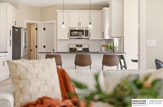 917 Killarney Drive, Papillion, NE 68046