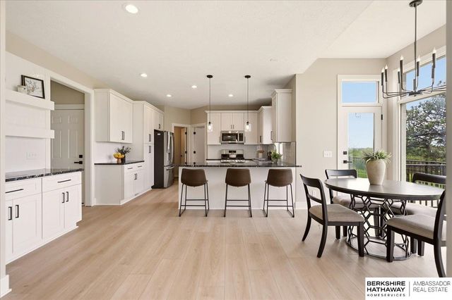 917 Killarney Drive, Papillion, NE 68046