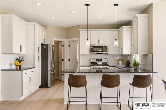 917 Killarney Drive, Papillion, NE 68046