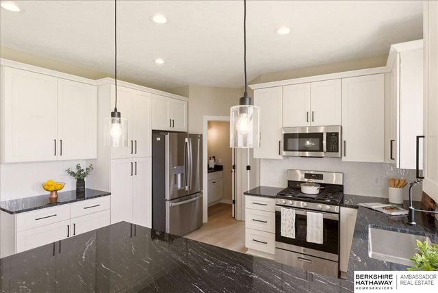 917 Killarney Drive, Papillion, NE 68046