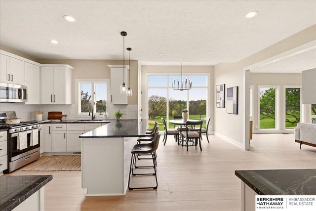 917 Killarney Drive, Papillion, NE 68046