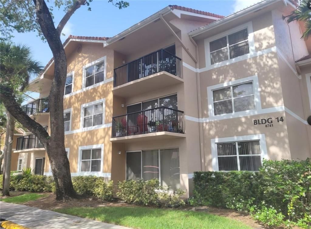 8741 Wiles Road 305, Coral Springs, FL 33067
