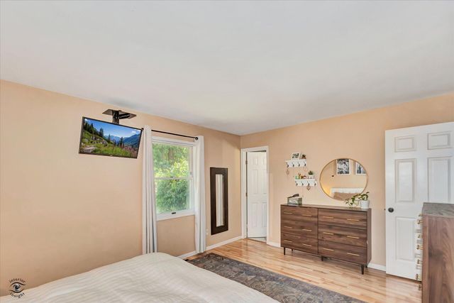 1422 W 97th Place, Crown Point, IN 46307