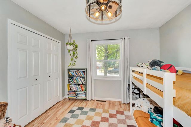 1422 W 97th Place, Crown Point, IN 46307