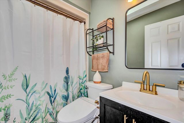 1422 W 97th Place, Crown Point, IN 46307