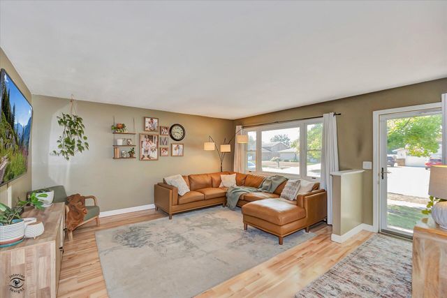 1422 W 97th Place, Crown Point, IN 46307
