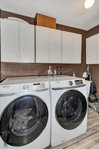 1422 W 97th Place, Crown Point, IN 46307