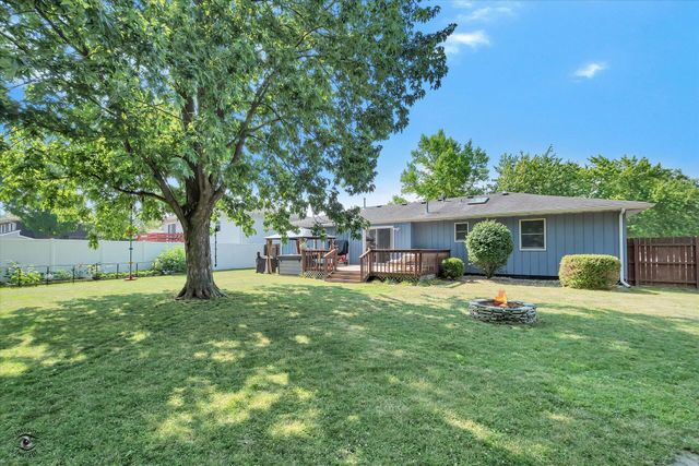 1422 W 97th Place, Crown Point, IN 46307