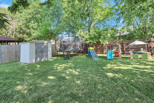 1422 W 97th Place, Crown Point, IN 46307