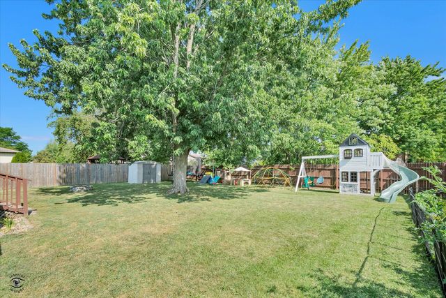 1422 W 97th Place, Crown Point, IN 46307