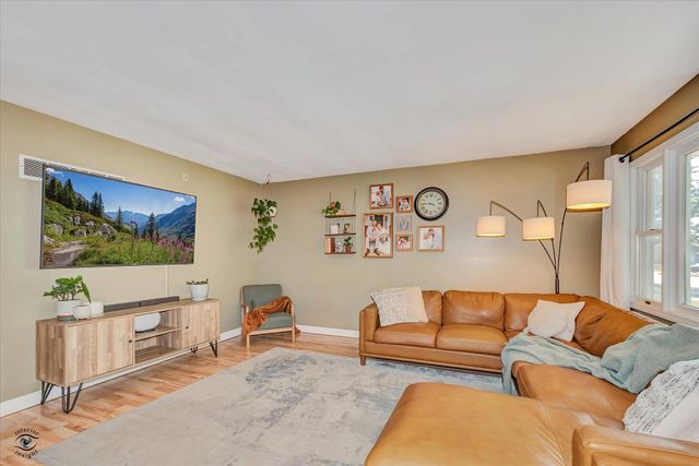 1422 W 97th Place, Crown Point, IN 46307