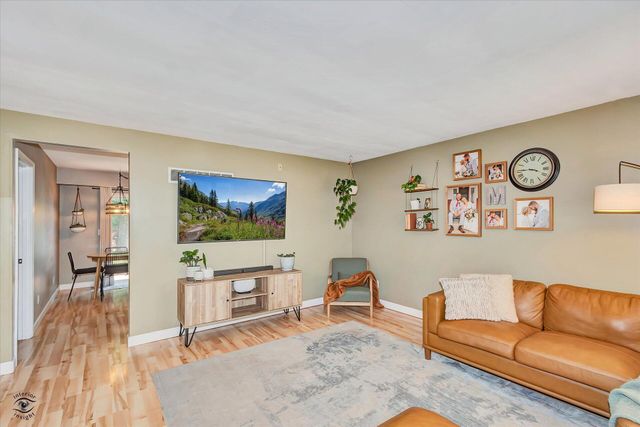 1422 W 97th Place, Crown Point, IN 46307