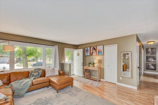 1422 W 97th Place, Crown Point, IN 46307