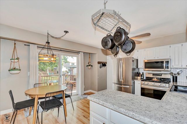 1422 W 97th Place, Crown Point, IN 46307