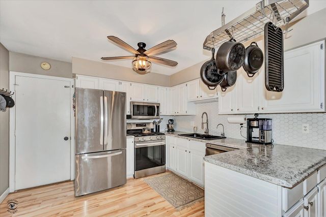 1422 W 97th Place, Crown Point, IN 46307