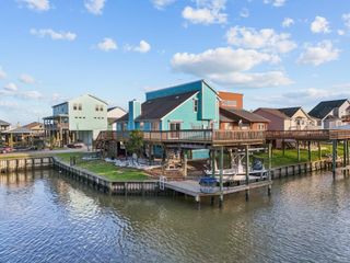 1210 Island Drive, San Leon, TX 77539