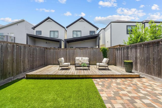 114 E 33rd Street B, Houston, TX 77018