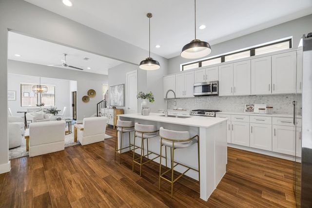 114 E 33rd Street B, Houston, TX 77018